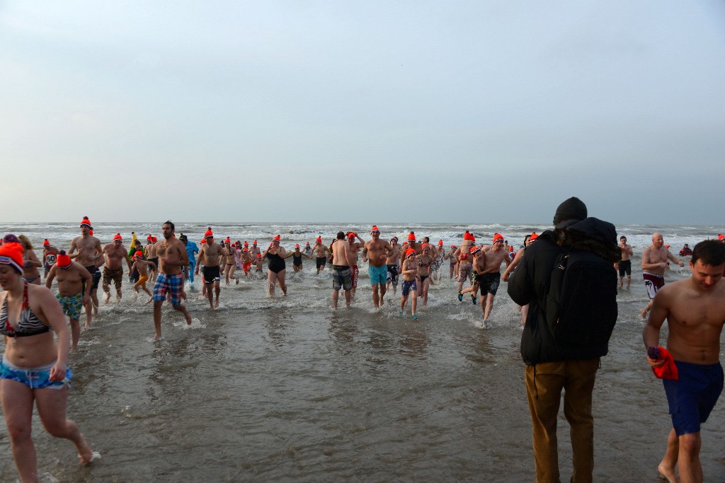 ../Images/Nieuwjaarsduik Nederzandt 2015 107.jpg